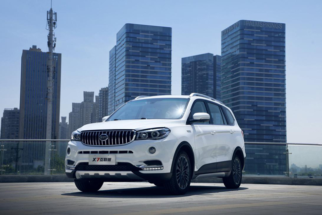 SWM斯威X7互联版上市 十万智能大7座SUV