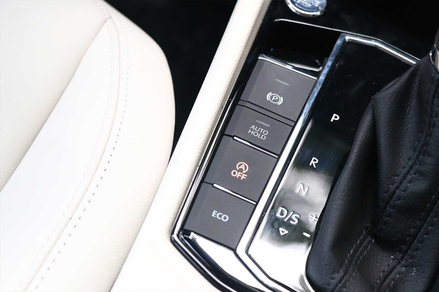 南北大众的兄弟之争 全新朗逸对比全新宝来