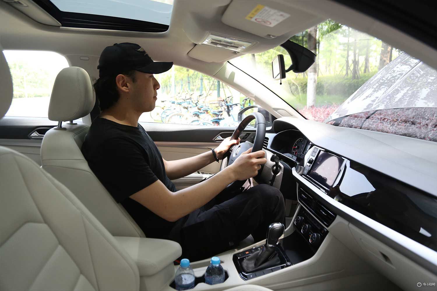 南北大众的兄弟之争 全新朗逸对比全新宝来