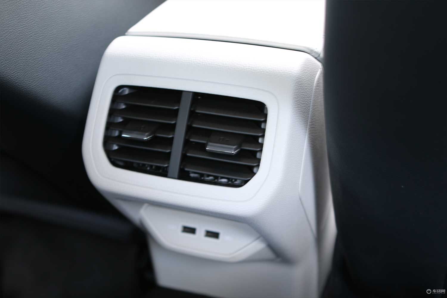 南北大众的兄弟之争 全新朗逸对比全新宝来