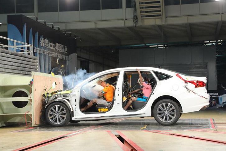 睿骋CC完成国内首次去除车身覆盖件碰撞试验