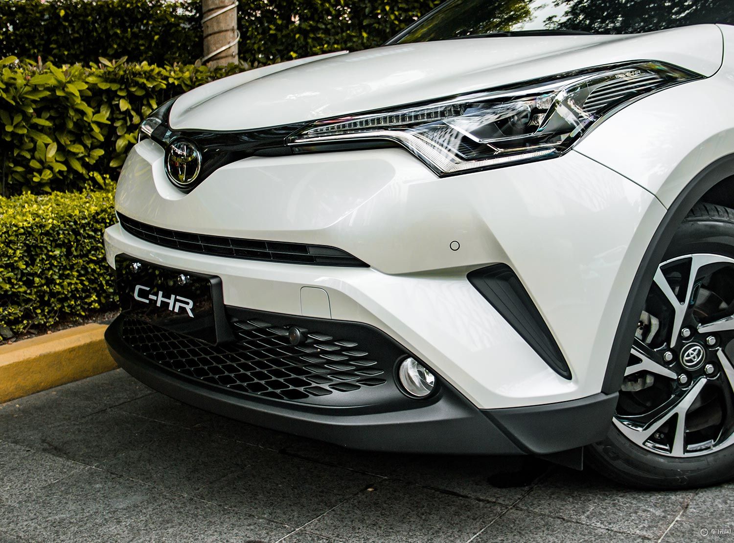 实拍广汽丰田C-HR 2018款2.0L旗舰版珍珠白