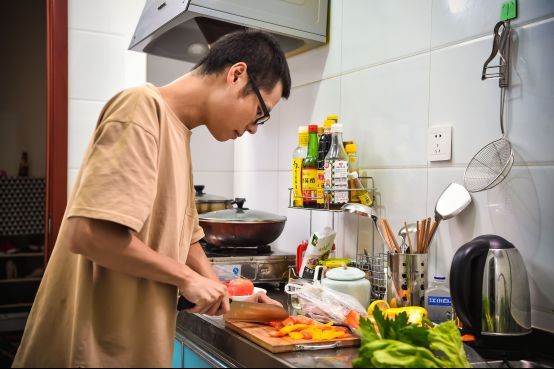 异乡青年志 ▏夏林的24小时            
