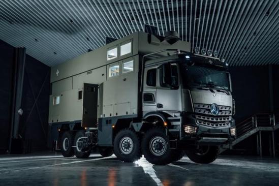 锐野阿莫迪罗奔驰arocs8x8征服者型l型越野房车1280万元