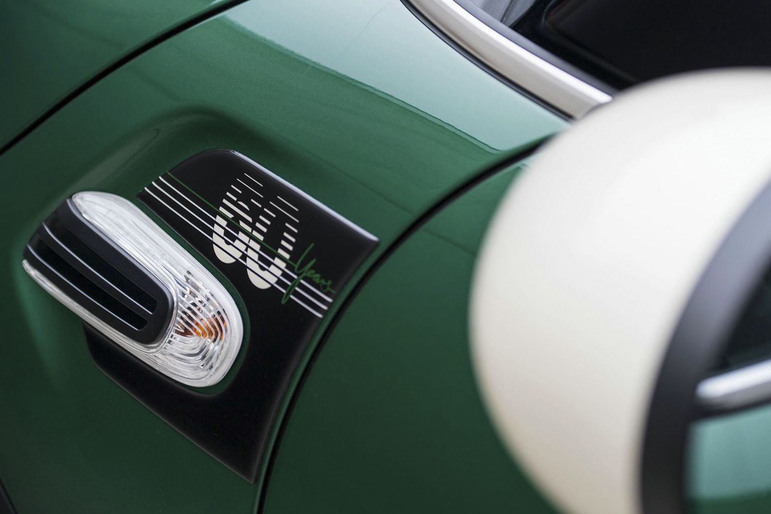 增添特殊标识 MINI推出60周年纪念版车型