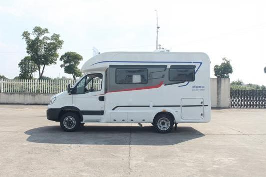 新星房车国产依维柯小额头底盘房车
