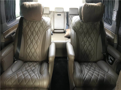 进口奔驰迈巴赫VS880双色车身 打造尊贵MPV