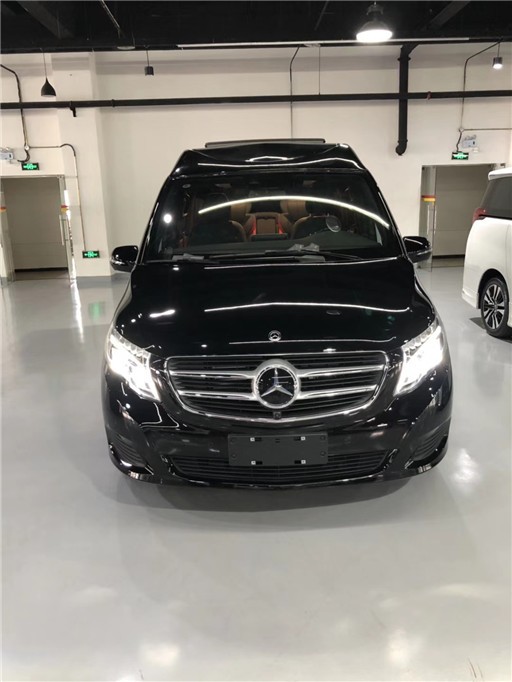 2019款奔驰V260改装现车促销 前脸鹰眼大灯