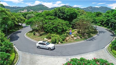 劳斯莱斯库里南试驾于福建厦门辉熠启程
