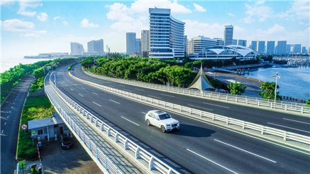 劳斯莱斯库里南试驾于福建厦门辉熠启程