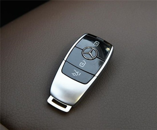 全新奔驰E级豪华轿车 本店特价销售....