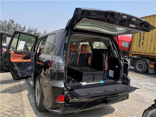 19款雷克萨斯LX570限量S黑曜版 低价热卖中