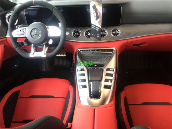 奔跑AMG GT53 磨砂灰搭配黑白纳帕真皮内饰实拍成效图