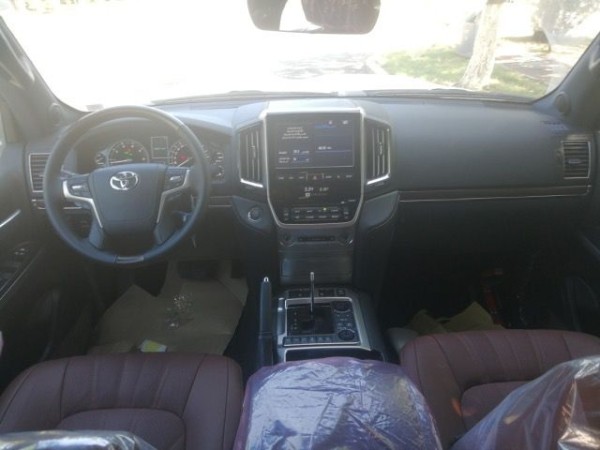 2019款丰田酷路泽5700现车抵港价格出售