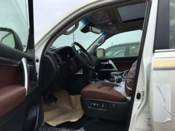 2019款丰田酷路泽5700现车抵港价格出售