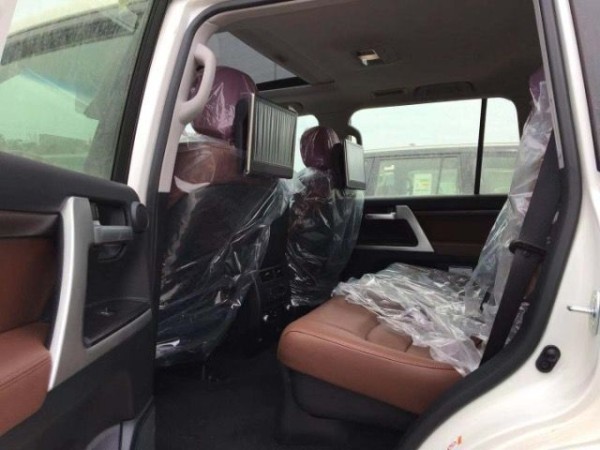 2019款丰田酷路泽5700现车抵港价格出售