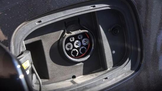 谁都有第一次“触电”的时候,试驾全新 Jeep指挥官PHEV