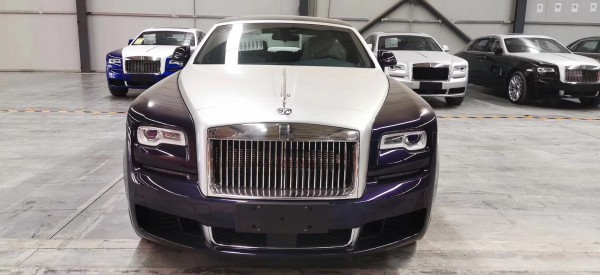 劳斯莱斯古斯特加长双色现车 行走的宫殿