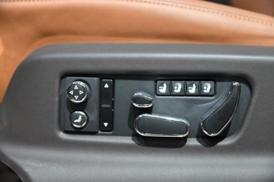 2019款宾利添越双拼外观V8汽油 4.0价格