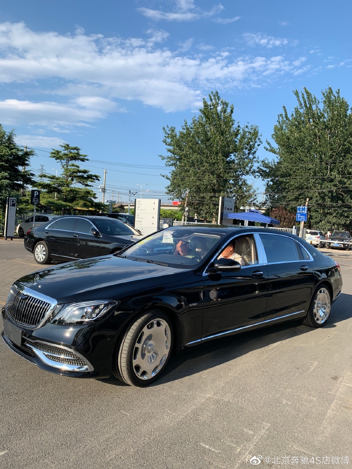 驰骋英姿 2020款进口奔跑迈巴赫S450 S560