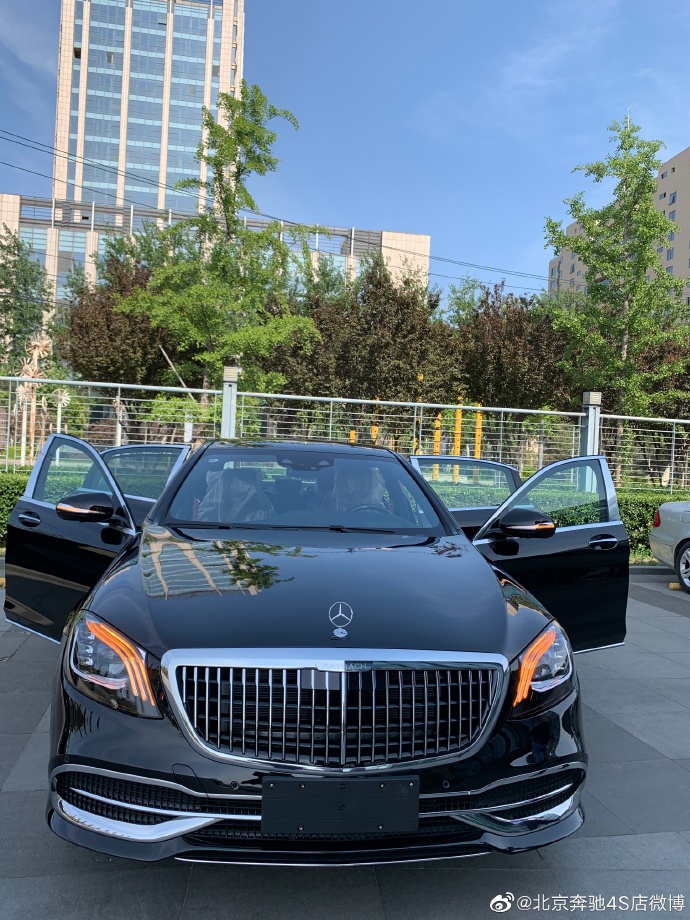 驰骋英姿 2020款进口奔跑迈巴赫S450 S560