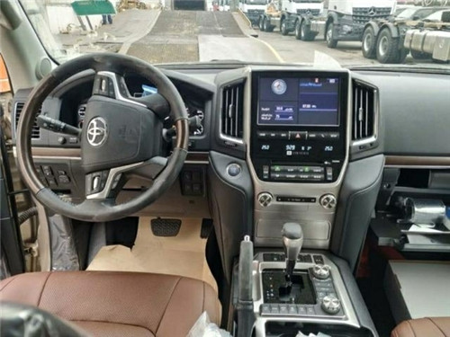 平行进口酷路泽5700中东版陆巡V8报价  