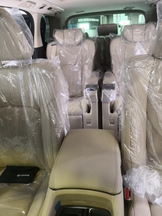 丰田埃尔法商务现车 12月份提车最实惠.