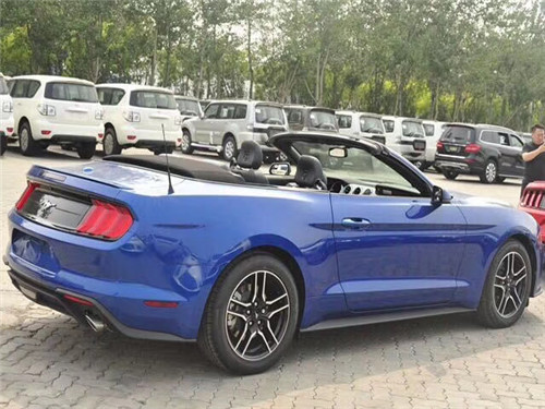 19款加版福特野马 敞篷跑车港口42.8万 