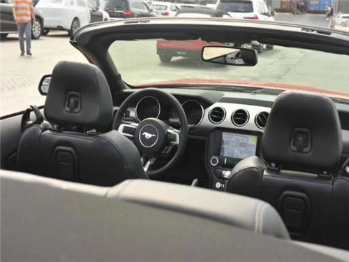 19款加版福特野马 敞篷跑车港口42.8万 