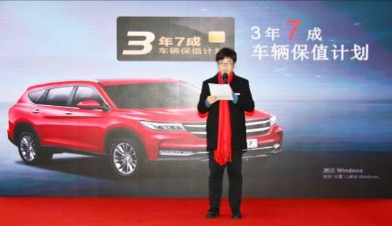 这款国产中型SUV，轴距2.81米，配2.0T动力，实力媲美汉兰达