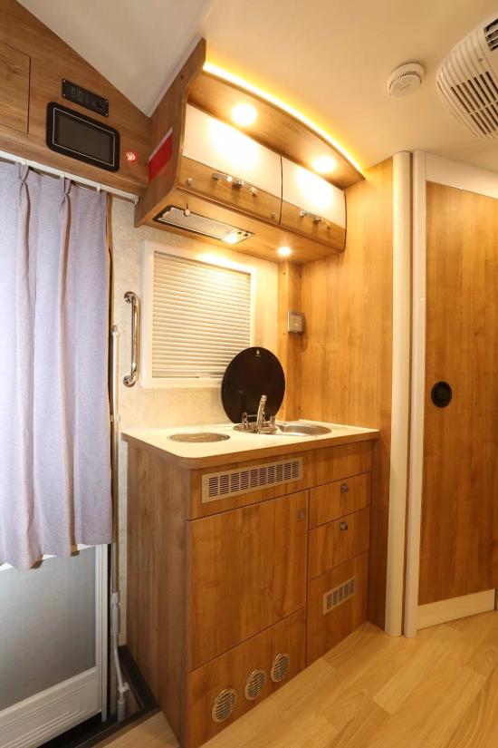 宇通依维柯C型房车 双拓展大空间活动舱