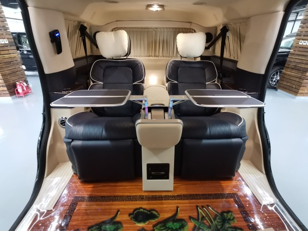 天津港进口林肯领袖一号隐藏六座全隔断