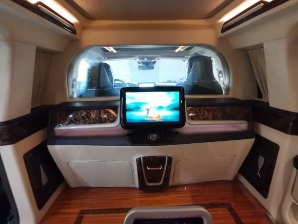 天津港进口林肯领袖一号隐藏六座全隔断