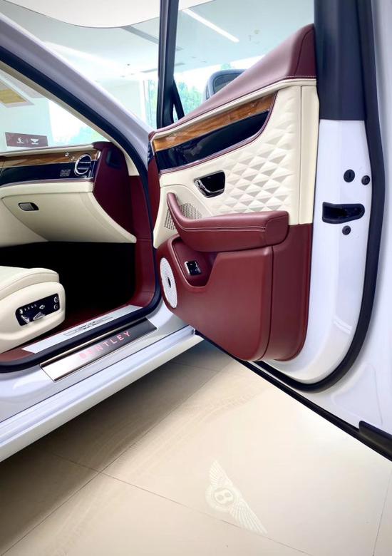 20款宾利飞驰月底走量销售 现车底价首发