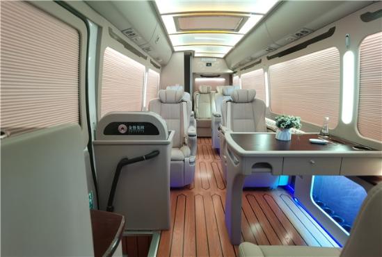 新款柯斯达10座商务车丰田10座卫生间版