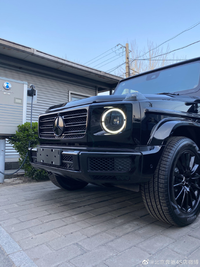安静的日子安静地驶过2020款奔驰G500  