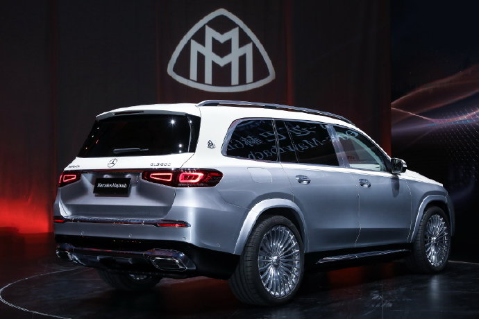 走进生活 2022款奔驰迈巴赫GLS600越野车