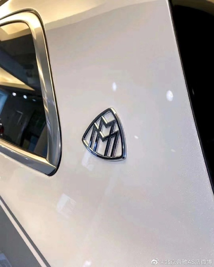 走进生活 2022款奔驰迈巴赫GLS600越野车