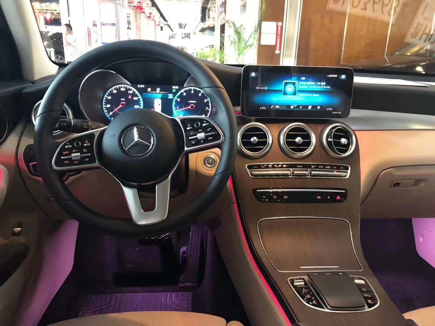 glc300内饰图片,glc300l内饰图片 20款奔驰glc300性价比超高最新行情价