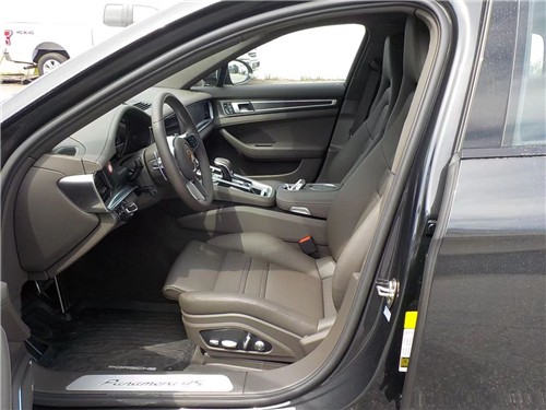20款Panamera2.9T 4S白红 火山灰现车  