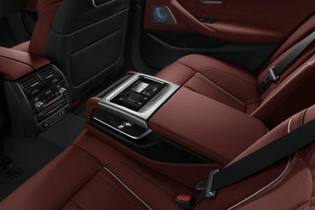新BMW 5系Li：开宝马，更要坐宝马         