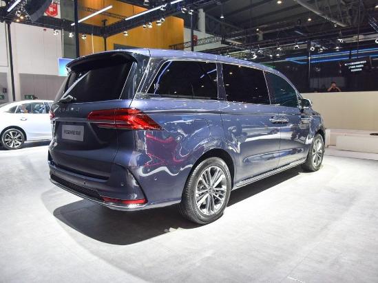 试驾体验荣威iMAX8：后排带通风按摩？简直不要太舒服了