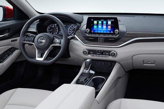 售价相同，产品力相当，为什么天籁卖不过雅阁？