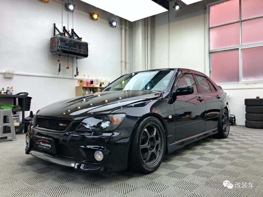 《头文字D》里打酱油在现实里当网红,低调才是咬地鲨最大的炫耀