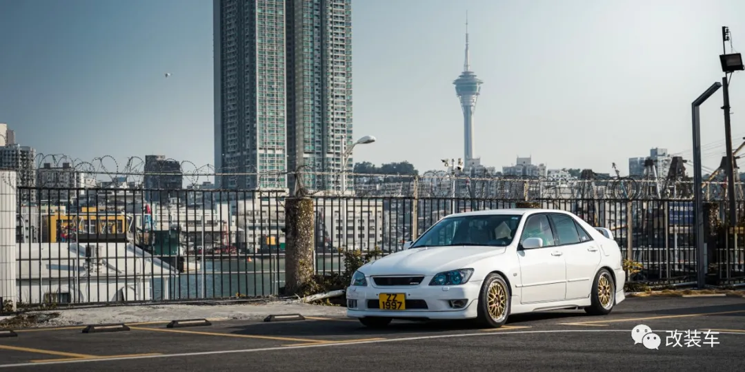 ��ͷ����D�����������ʵ�ﵱ���죬�͵�����ҧ����������ҫ