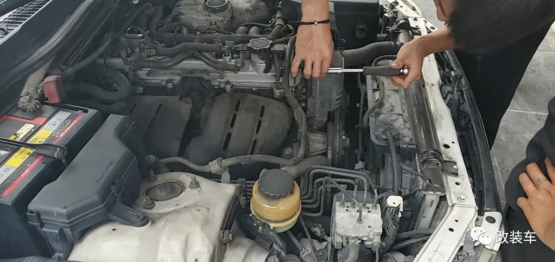 《头文字D》里打酱油在现实里当网红,低调才是咬地鲨最大的炫耀