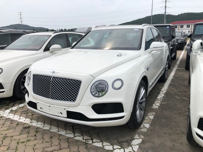 21新款宾利添越3.0T油电混合SUV价格   