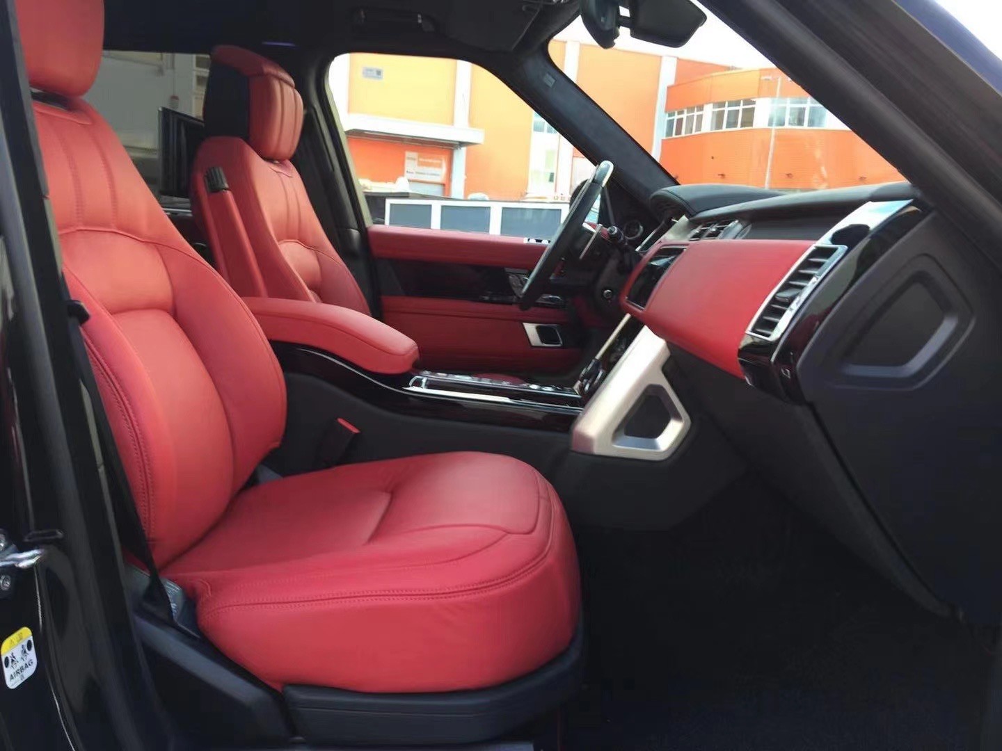 21款路虎揽胜行政创世加长3.0 裸车价格