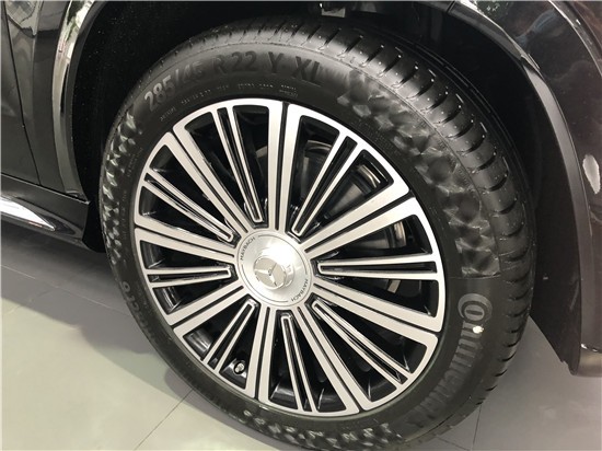 奔驰迈巴赫GLS480与迈巴赫GLS600PK    