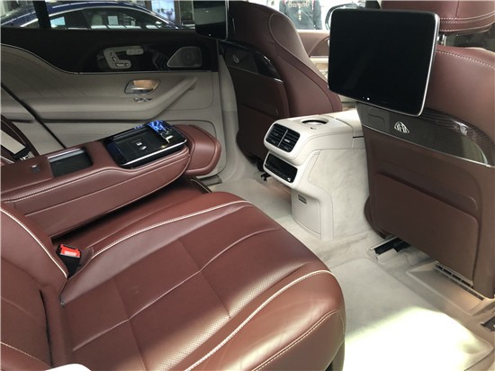 奔驰迈巴赫GLS480与迈巴赫GLS600PK    